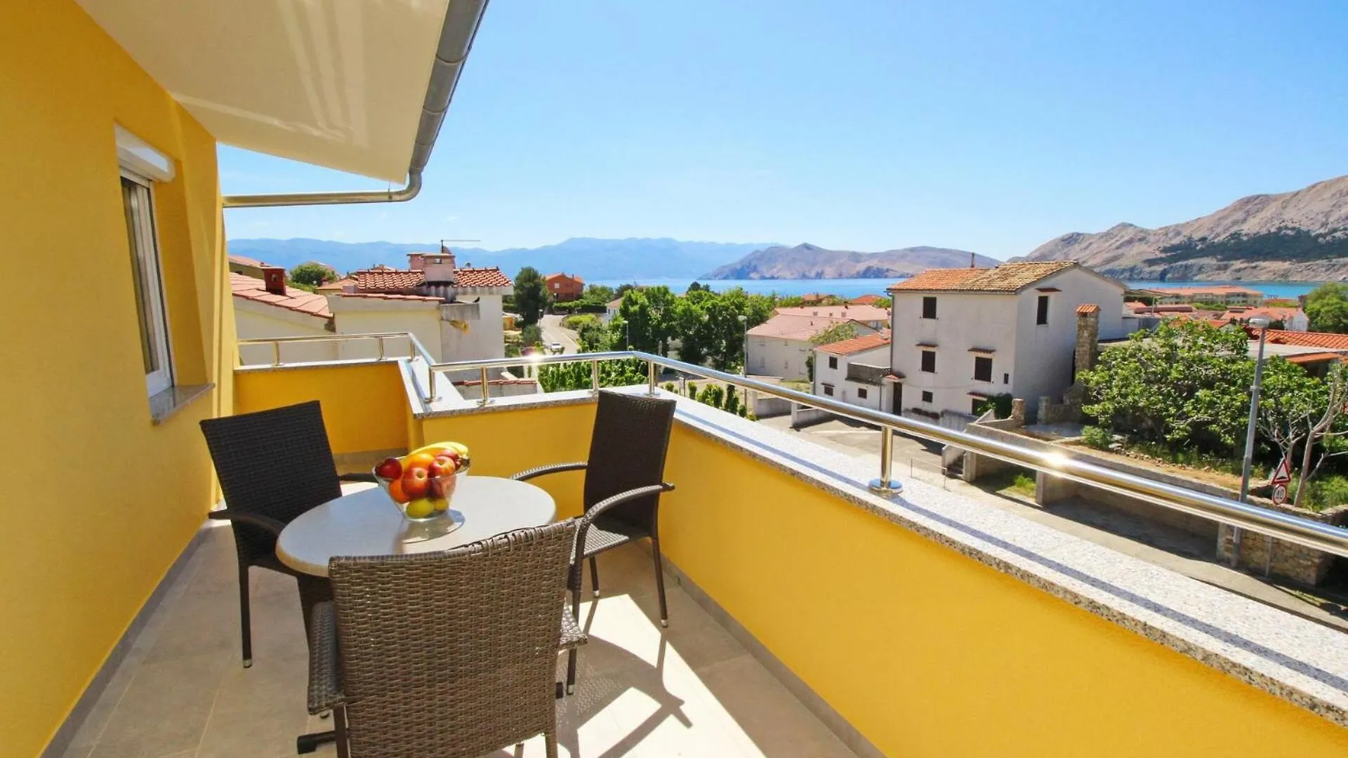 Guest house Apartments Brnic Baska