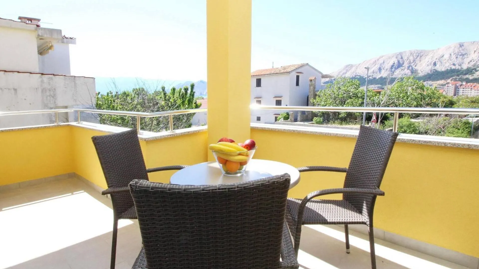 Guest house Apartments Brnic Baska