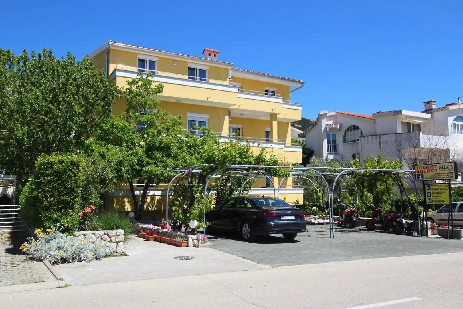 Apartments Brnic Baska  3*, Baska (Krk)